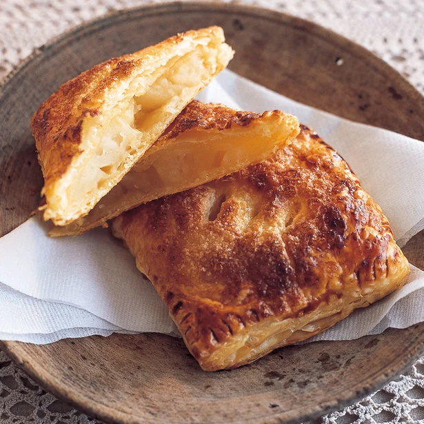 煮詰めたさつまいもとりんごの甘さが楽しめる!「スイートポテトアップルパイ」