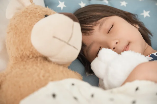 【写真】成長を見守るぬいぐるみの存在