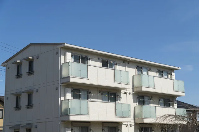 「大きくなったら2人でお出かけしたい」幼い娘を可愛がる隣人男性に困っています【お悩み相談】