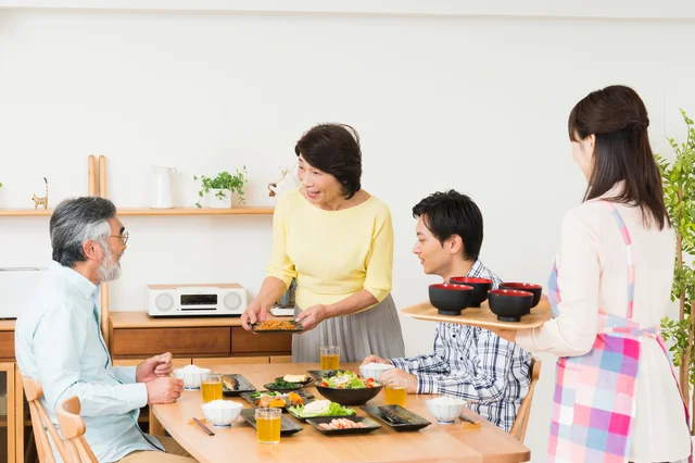 食事のルーティンを決して崩さない義母。マイペースな食生活を変えてもらうには？【お悩み相談】