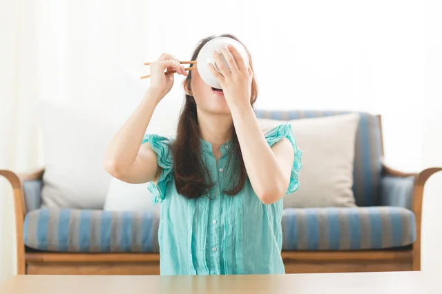 脳をはげましてダイエット!? イライラからドカ食いしちゃう「感情型ぽっちゃりさん」へのおすすめテク