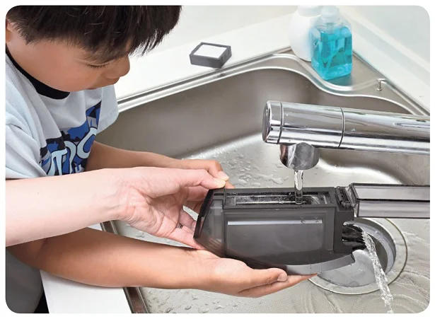 ダスト容器は水洗いできてお手入れがラク!