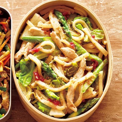 冷凍うどんで簡単調理!  覚えておきたい「具材たっぷり焼うどん弁当」