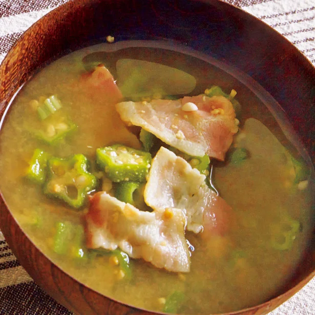 余った野菜とベーコンで簡単コクうまみそ汁にトライ！