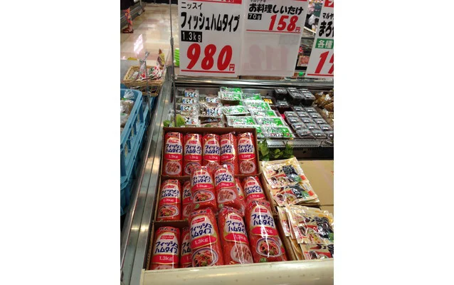  西日本のスーパーのほうが、魚肉ソーセージの品揃えがいい