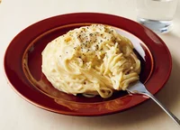 牛乳とチーズで濃厚！「フォルマッジョパスタ」リュウジさんの究極レンジ飯（9）【連載】