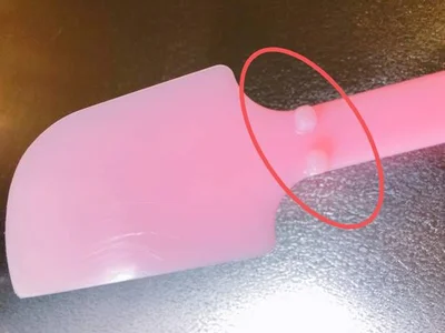 つなぎ目の裏側部分に謎のでっぱり発見