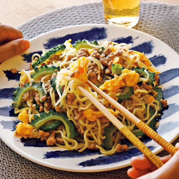 「ひき肉とゴーヤーの塩焼きそば」