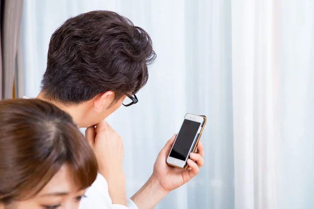 浮気相手へのLINEを誤爆してきた夫。嫌悪感しかない今、どうすれば？【お悩み相談】
