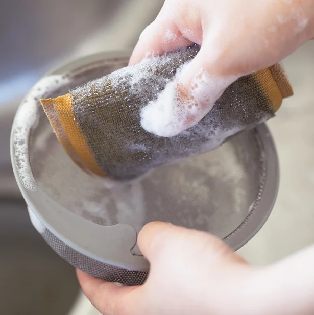 ゴミ受けカゴは、毎日の食器洗いと一緒に洗うべし