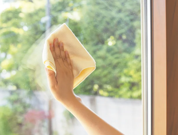 繊維が細かく、水拭きしても残らないので、窓や鏡掃除にもぴったり！