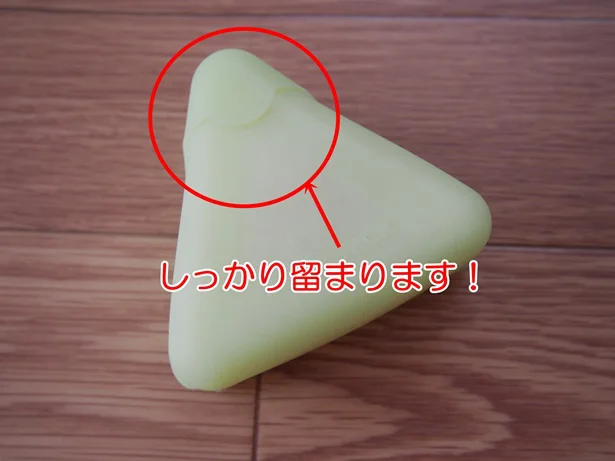 ご飯を詰めたあとは、しっかり閉じて型崩れなし!