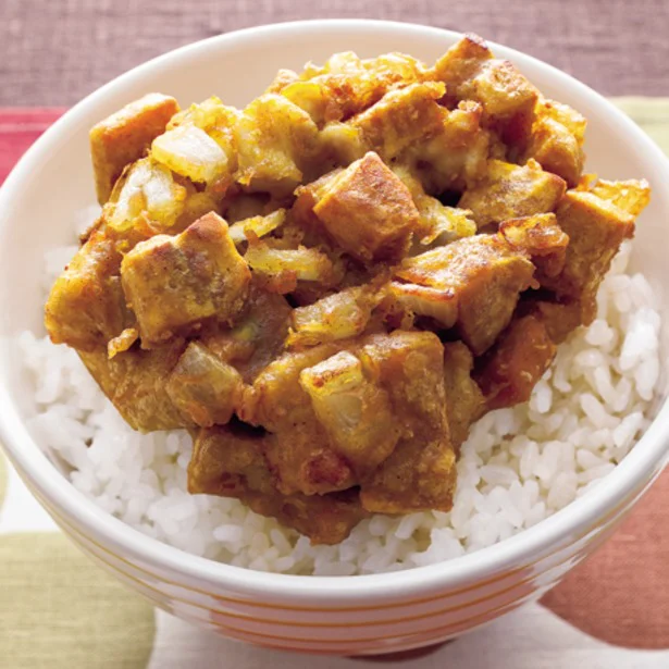 野菜の甘みとカレー粉が絶妙にマッチ!「とりとかぼちゃのカレーかき揚げ丼」