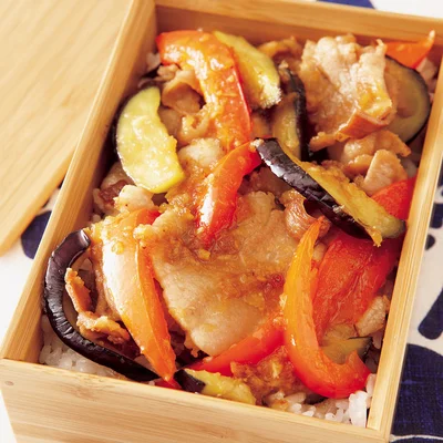 豚肉×野菜で栄養バランスも◎! 忙しい朝に活躍する「簡単のっけ弁当」5選