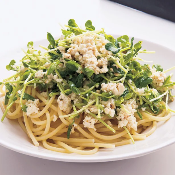 ごま油の香りが野菜にマッチした「豆腐と豆苗のサラダパスタ」