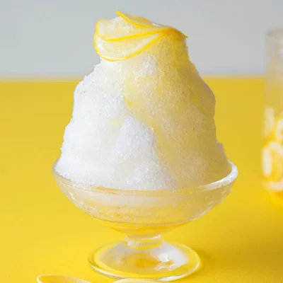 トッピングのレモンがキュートな「はちみつレモンのかき氷」