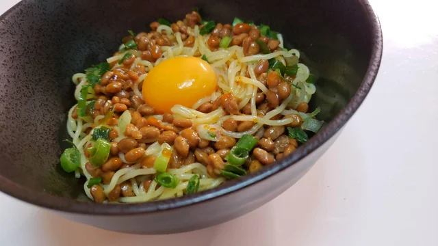 納豆と麺の相性抜群の一品!「納豆油そば」【リュウジの鬼はや!レシピ】
