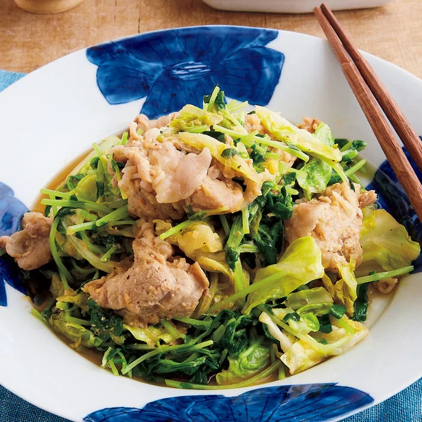 豆苗のシャキシャキ感が楽しい!「豚肉とキャベツのみそ炒め」