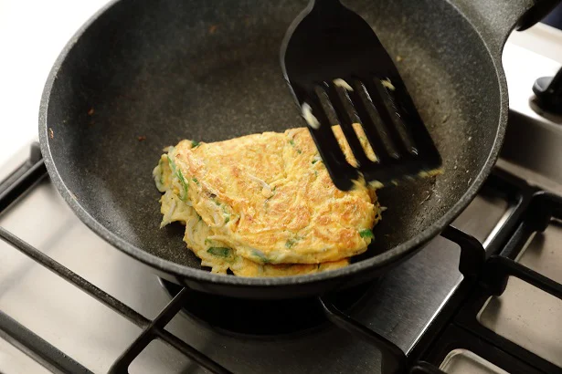 台湾風卵焼きは、 かりっと色よく！