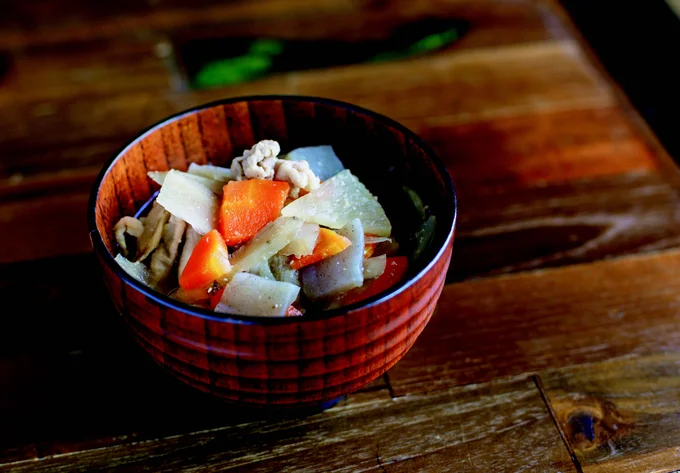 【画像を見る】週に4日は豚汁。炭水化物のごはんを加えれば一汁一菜で十分栄養が摂取できる!