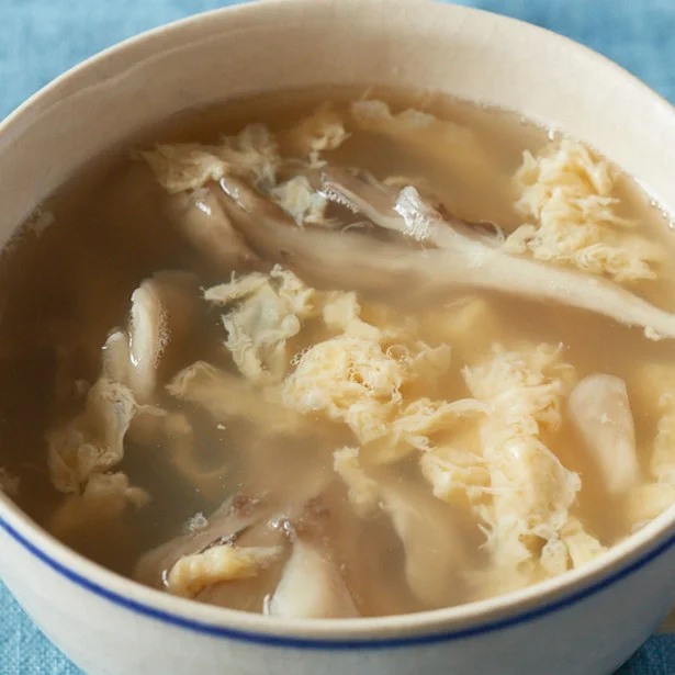 体の芯までほっこりする「まいたけと卵のスープ」