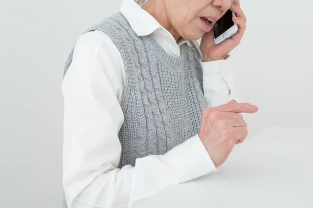 噂話が好きな義母、忙しい時間の長電話にどう対処すればいいでしょうか【お悩み相談】