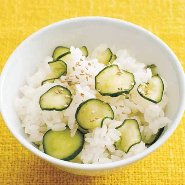 お酢の風味でさっぱり食べられる「きゅうりご飯」