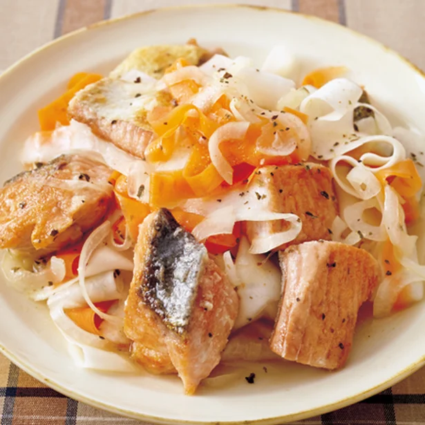 爽やかな香りがたまらない!「鮭のハーブマリネ」