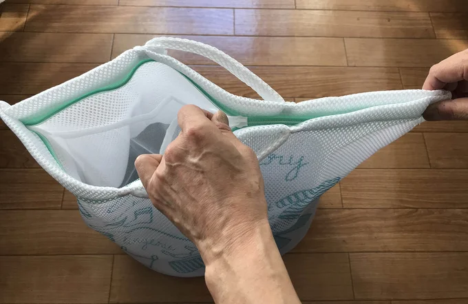 ファスナーを閉めて、そのまま洗濯機へ!