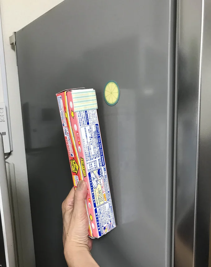 耐荷重は300gまでなので、ラップだってくっつけておける!