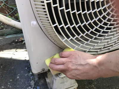 下部のほうの泥汚れもしっかりゴシゴシ