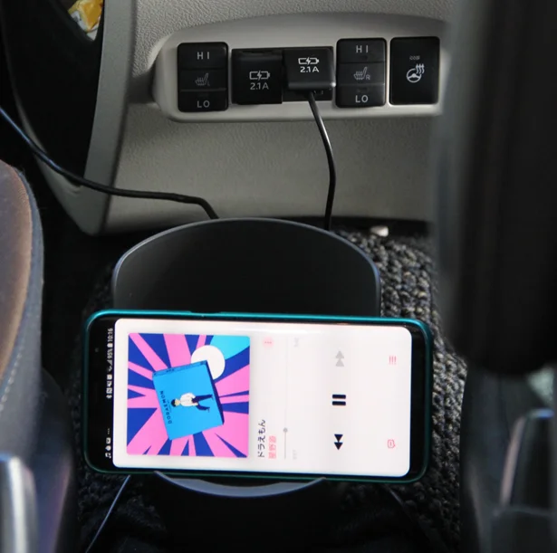 車内で活躍中 セリア の置くだけで音が広がるスマホスタンド レタスクラブ