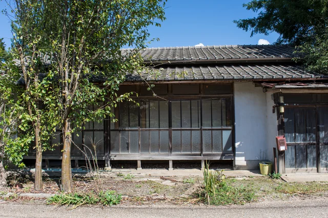 義父母が長男だけをかわいがり、長女は無視。子連れでの帰省を断りたいけれど……【お悩み相談】