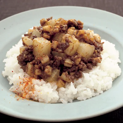 根菜の食感が豊かな「大根とれんこんのキーマカレー」