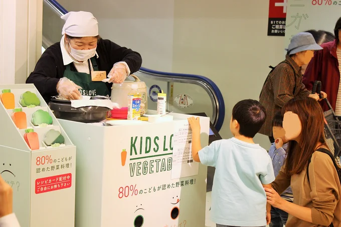 店頭での試食会の様子