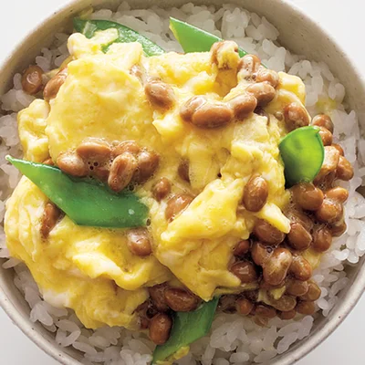 「納豆いりたま丼」