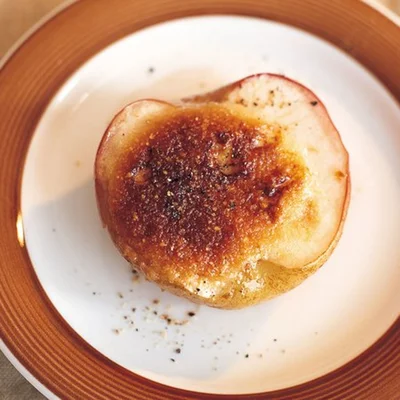 ワインのおつまみにもぴったり！「チーズ焼きりんご」