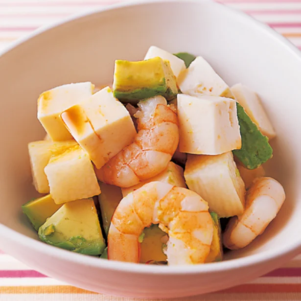 ヘルシーな豆腐でボリュームアップ!「豆腐と山いも、アボカドのサラダ」