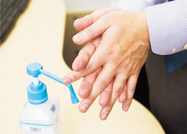 <手が汚れていなければ、アルコール消毒はかなり有効>