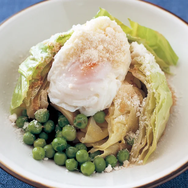 おろしにんにくが味を引き締める「ホットキャベツサラダ」