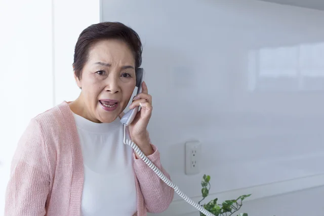 「あなたのためだから！」子どもの進路さえ干渉してこようとする実親に困っています【お悩み相談】