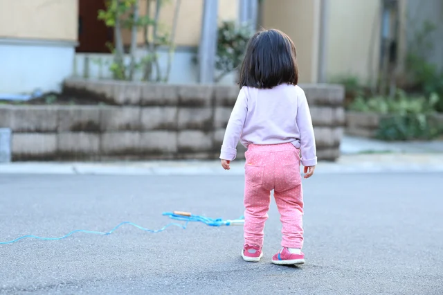 5歳で早くも性の目覚め？ 気づくとお股を触っている娘に困惑【小川大介先生の子育てよろず相談室】