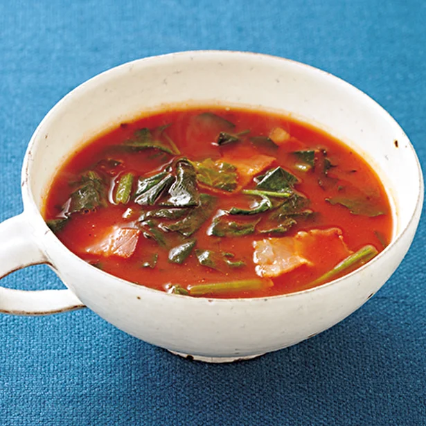 トマトジュースがスープに大変身♪「ほうれん草とベーコンのトマトスープ」