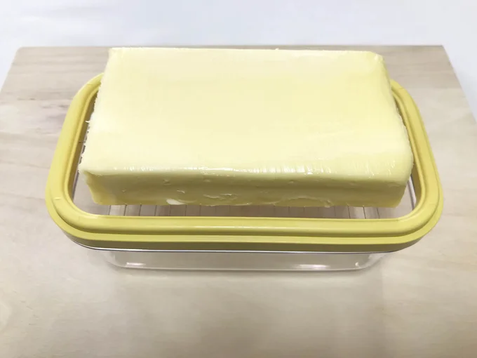 ワイヤープレートの目印に合わせ、バターが中心になるように置く…のが意外と難しいも（笑）