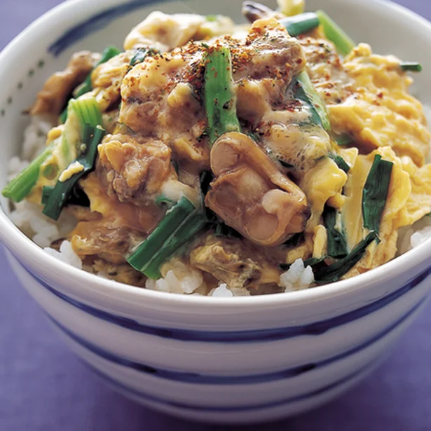 あさりをたまごでとじた「深川丼」