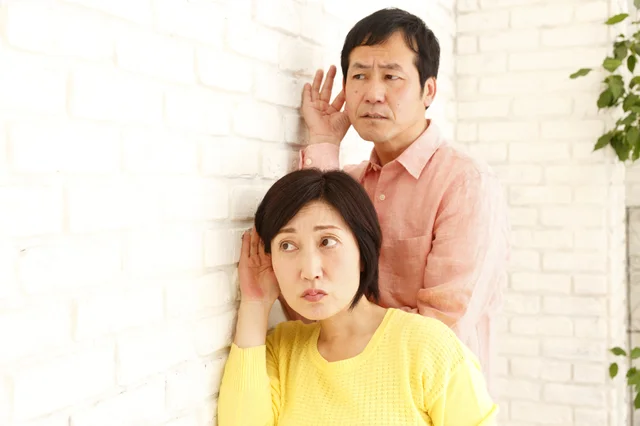 マンションの隣に住む子どもの足音がうるさい！ やめさせるにはどうすればいい？【お悩み相談】