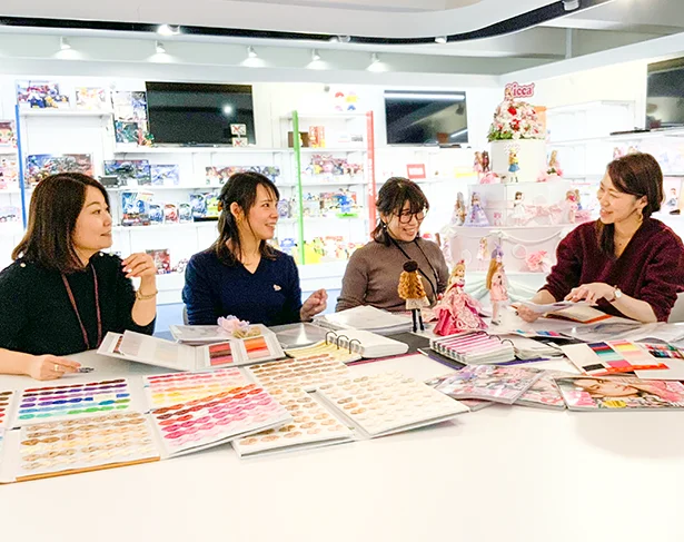 【独占】私たち「リカちゃん」の洋服デザイナー！厚いベールに包まれた裏側大公開 秘密のデザイン画特別公開