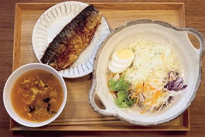 【夜ごはん】肉、魚、卵のおかず + 野菜の副菜 + スープ