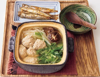 外出控えめ運動不足な今こそ【ゆる糖質オフ】たっきーママの手間なし家族も喜ぶ「しょうが肉だんご鍋献立」