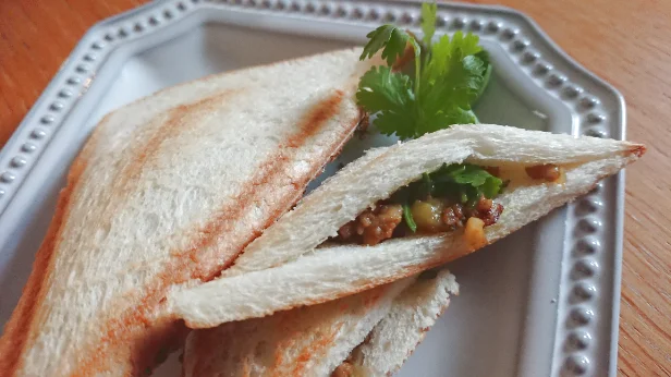 軽~く食べられる、エスニックホットサンド